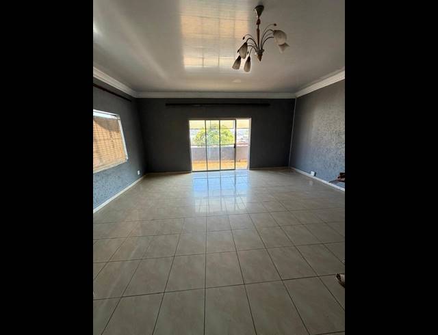 4 BEDROOM HOUSE FOR SALE IN OAKDENE